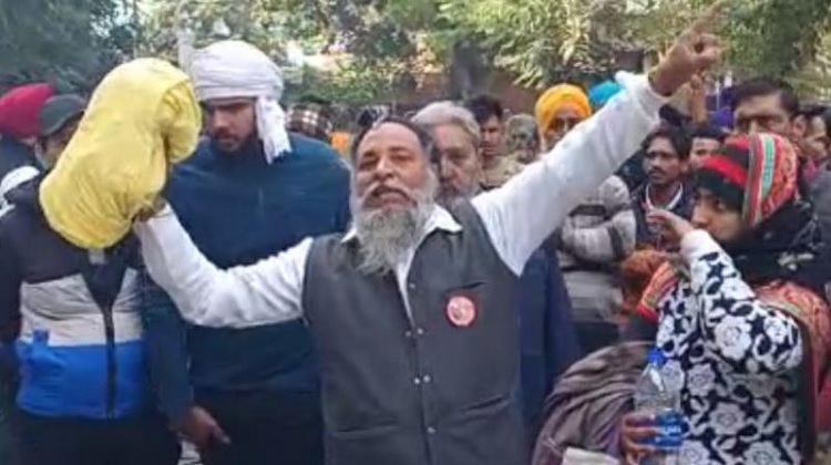 अमृतसर : चार साल से बेटी का केस लड रहे बुजुरग की अदालत में उतारी पगडी