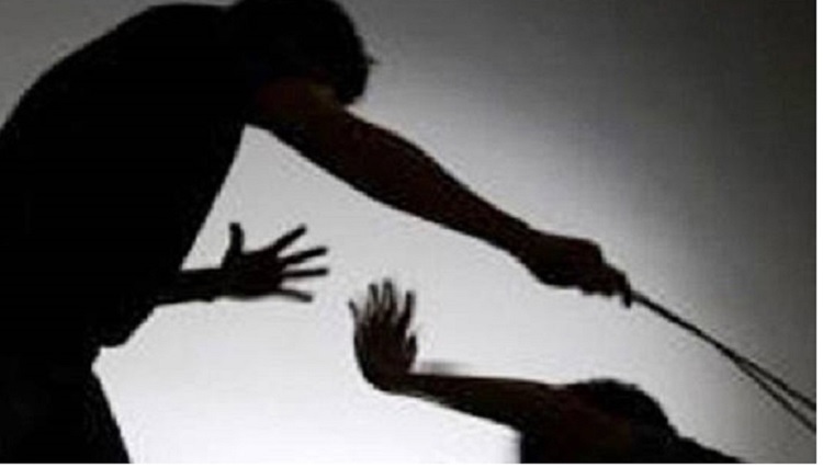 हरियाणा : किन्नरों के डेरा प्रबंधक ने 2 किन्नरों को हाथ-पांव बांधकर बेरहिमी से पीटा