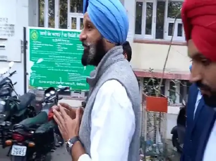 अमृतसर कोर्ट पहुंचे बिक्रम मजीठिया:2017 चुनावों के दौरान सांसद संजय सिंह पर दर्ज मानहानि मामले में करवाए बयान दर्ज