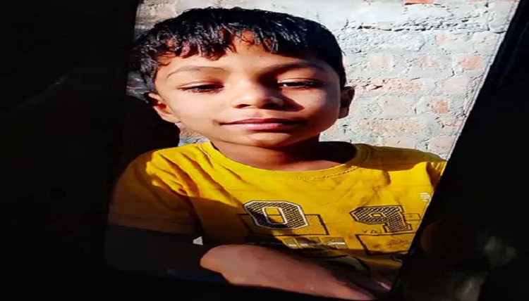 बोरवेल में 35 फीट नीचे फंसा बच्चा : रातभर से रेस्क्यू जारी, बच्चा नहीं कर रहा रिस्पांड