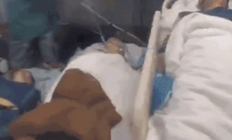 चीन में नया कोरोना वैरिएंट, 1 मरीज से 18 संक्रमित:आलू से बच्चों का बुखार उतार रही माएं