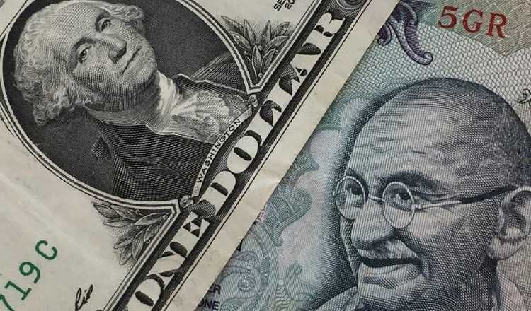 शुरुआती कारोबार में अमेरिकी डॉलर के मुकाबले रुपया 20 पैसे गिरकर 82.71 पर आया
