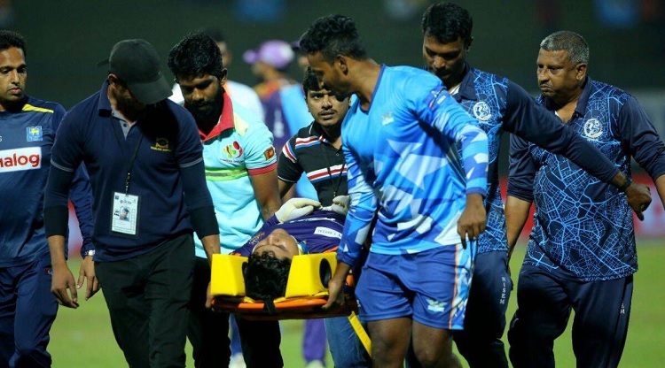 श्रीलंकाई बॉलर की गेंद पर पाकिस्तानी विकेटकीपर के सिर में लगी चोट