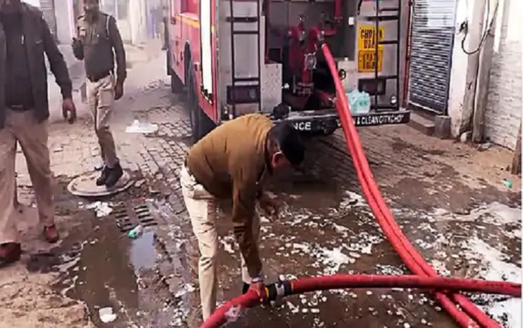 चंडीगढ़ : मोमबत्ती फैक्ट्री आउटलेट में आग ; फायर ब्रिगेड ने पाया काबू