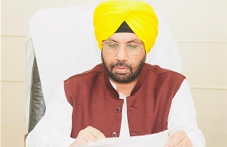 हरभजन सिंह ईटीओ द्वारा चल रहे विकास कामों में तेज़ी लाने के लिए लोक निर्माण विभाग के अधिकारियों को हिदायतें