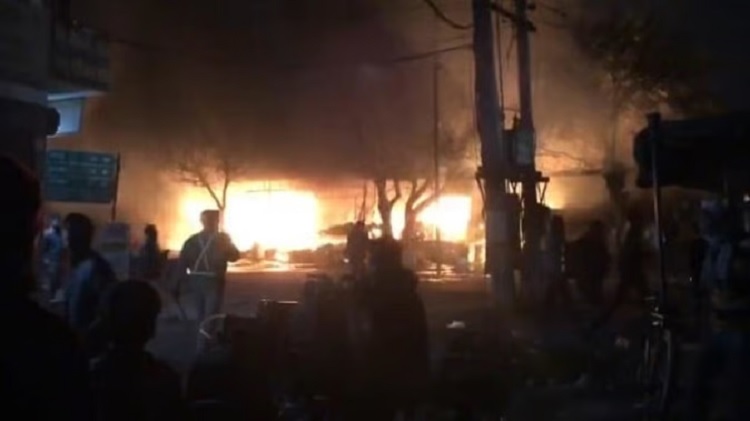 Ludhiana: गांव कोहाड़ा में फटा सिलेंडर, आठ दुकानें जलीं, अवैध रूप से गैस भरता था दुकानदार