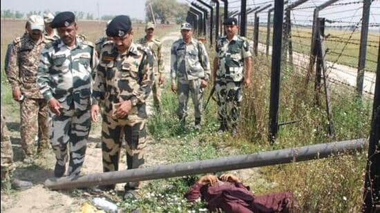 बॉर्डर पर पकड़ा बंगलादेशी; बिना वीजा पाकिस्तान जाने की फिराक में था