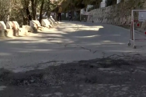 जोशीमठ: सेना की बैरकों तक दरारें, ITBP कंपनियां Alert पर