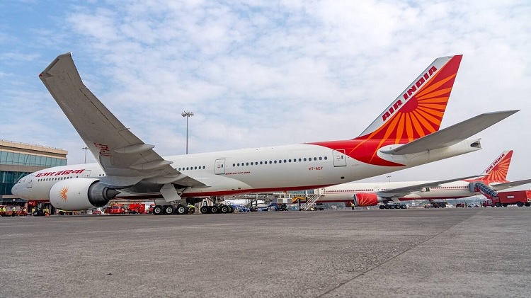Air India : नशे में धुत्त यात्री ने महिला पैसेंजर पर किया पेशाब, अमेरिका से दिल्ली आ रही थी फ्लाइट 