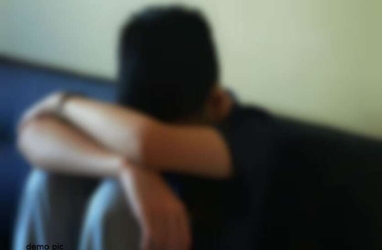 पतंग दिलाने के बहाने गंदी हरकत