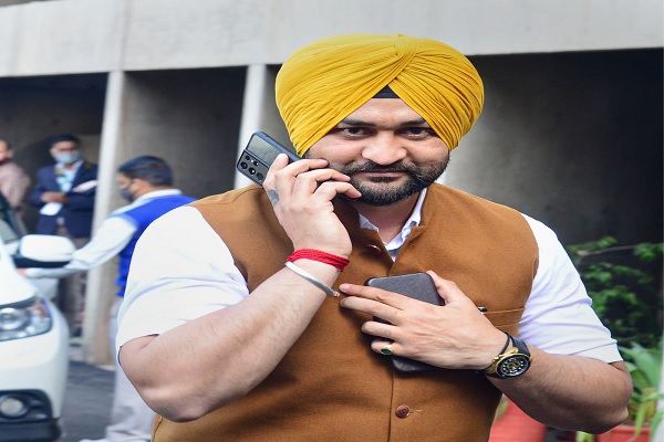 हरियाणा के खेल मंत्री पर आराेप लगाने वाली बाेली, 1 माह, 1 करोड़ का आया आफर