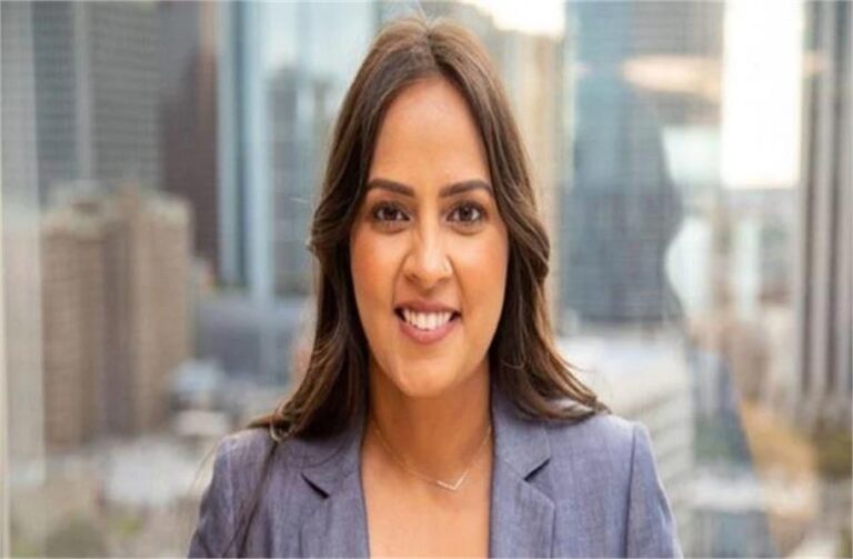 US में पहली बार सिख महिला मनप्रीत मोनिका सिंह बनी जज