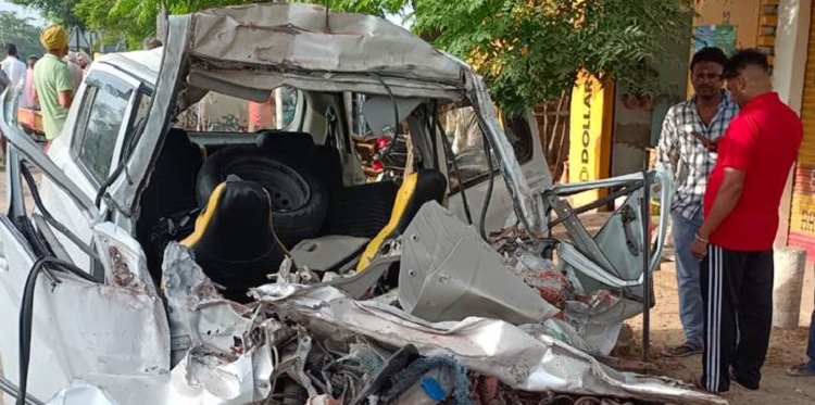 सड़क हादसे में 4 लोगों की मौत, नकोदर माथा टेकने जा रहे थे कार सवार