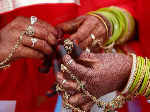 जालंधर की 2 लड़कियों ने करवाई आपस में शादी: खरड़ के गुरुद्वारा साहिब में संपन्न हुआ विवाह