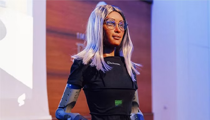 दुनिया में पहली बार किसी कंपनी का CEO बनीं रोबोट, खुद को बताया एलन मस्क से भी बेहतर