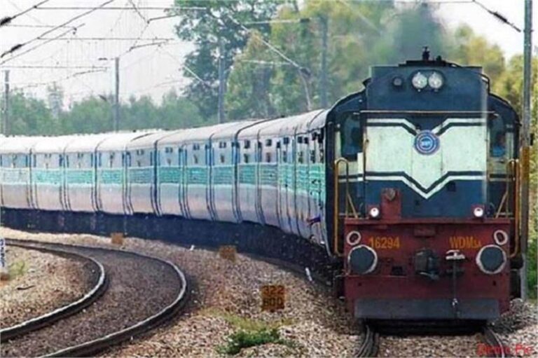 Punjab से New Delhi जा रही Train पर पथराव, यात्री घायल, टूटे दांत