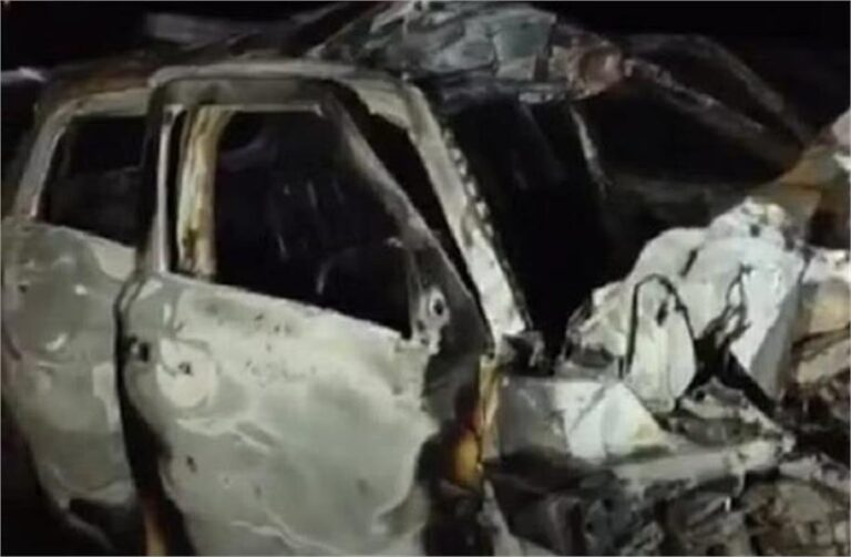 हरियाणा में आग से जिंदा जले 3 लोग, ट्रक से टकराई  कार, लगी आग 