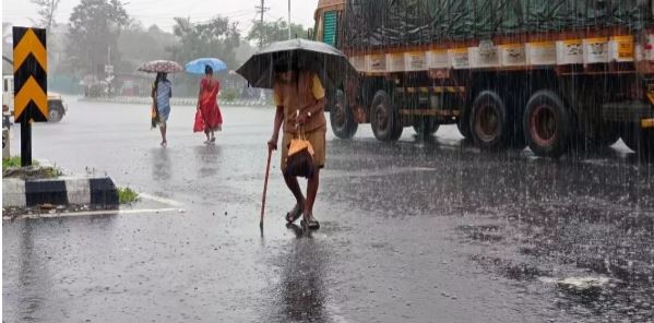 मानसून: पहाड़ से मैदान तक भारी वर्षा का अलर्ट जारी, यूपी में आज जमकर बरसेगा मानसून, पढ़ें दिल्ली-एनसीआर का हाल