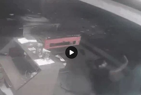 प्रकाश ढाबे पर हमला, VIDEO:पानी की बोतल न देने पर बदमाशों ने कर्मचारियों को पीटा, दो घायल, 40-60 टांके लगे