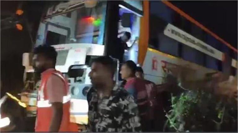 अहमदाबाद-वडोदरा एक्सप्रेस हाईवे पर ट्रक और बस के बीच भयानक टक्कर, 6 लोगों की मौत