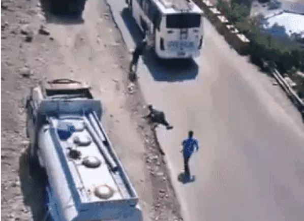  अमरनाथ जा रहे यात्रियों की बस का ब्रेक-फेल:कूदते समय 8 घायल, सुरक्षाकर्मियों ने बैरिकेडिंग लगाकर रोका