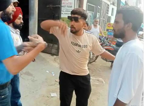 चंदा न देने पर लुधियाना में व्यापारी को धमकी :आरोपी ने किया हमले का प्रयास, लोगों ने पकड़कर पीटा, पुलिस को सौंपा