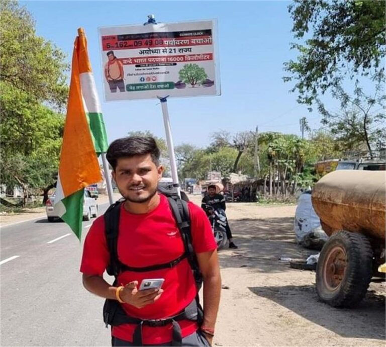 दिलचस्प खबर : 1 लाख रुपए महीना की JOB छोड़ सड़क पर निकला Ayodhya का युवक 