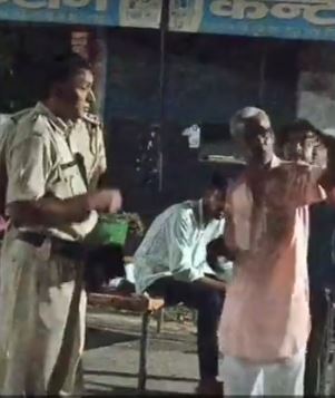 हांसी में बुजुर्ग की कनपटी पर पिस्तौल लगा लूटा:रास्ता पूछने के बहाने बाइक पर बैठा अंधेरे में ले गए; गले से पकड़कर पीटा