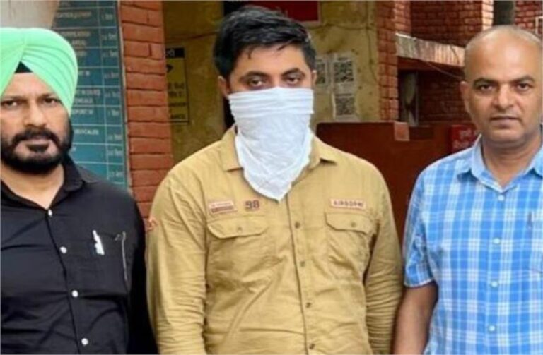 विजिलैंस एक्शन : हैड कांस्टेबल रिश्वत लेता रंगे हाथों काबू