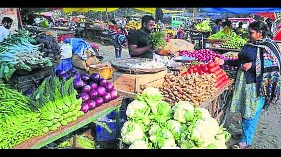 सब्जियों के दामों में भारी उछाल, लोगों के छूटे पसीने, यहां देखें पूरी List