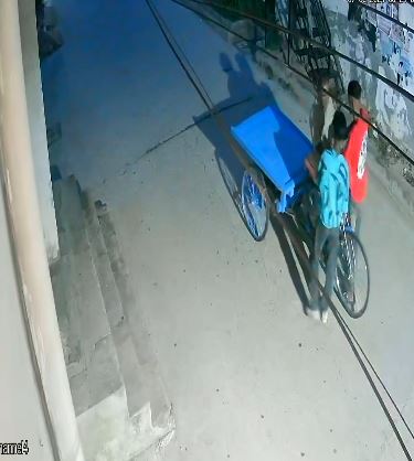 जालंधर में सुबह मंडी जा रहे सब्जी विक्रेता से लूटेरों ने छीना मोबाइल व नकदी, घटना CCTV में कैद  