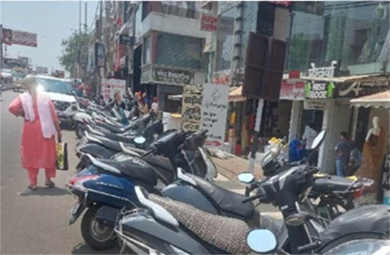 घर के बाहर आप भी खड़ी करते हैं Bike-Scooter तो हो जाएं Alert