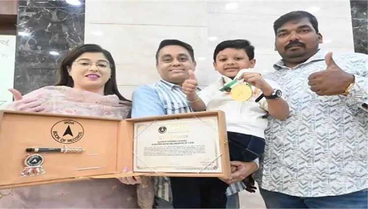 भारत के सबसे कम उम्र के तैराक बने रेयांश, तीन घंटे में पूरी की 15 किमी की दूरी